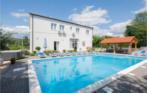 Gorgeous Home In Kamenmost With Jacuzzi